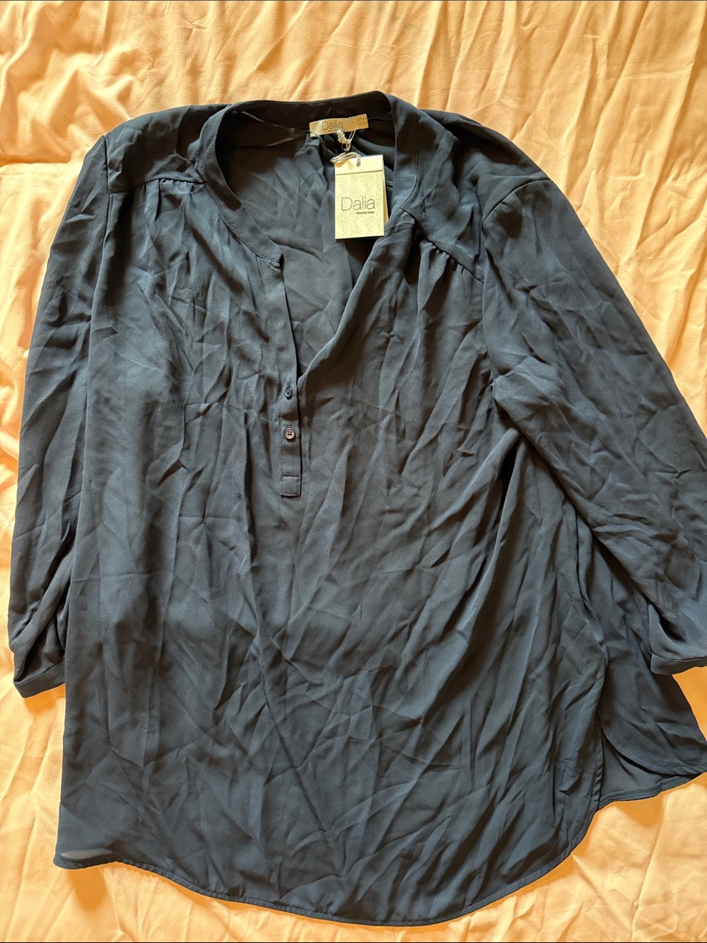 Dalia women’s Navy Long-Sleeve Henley Top